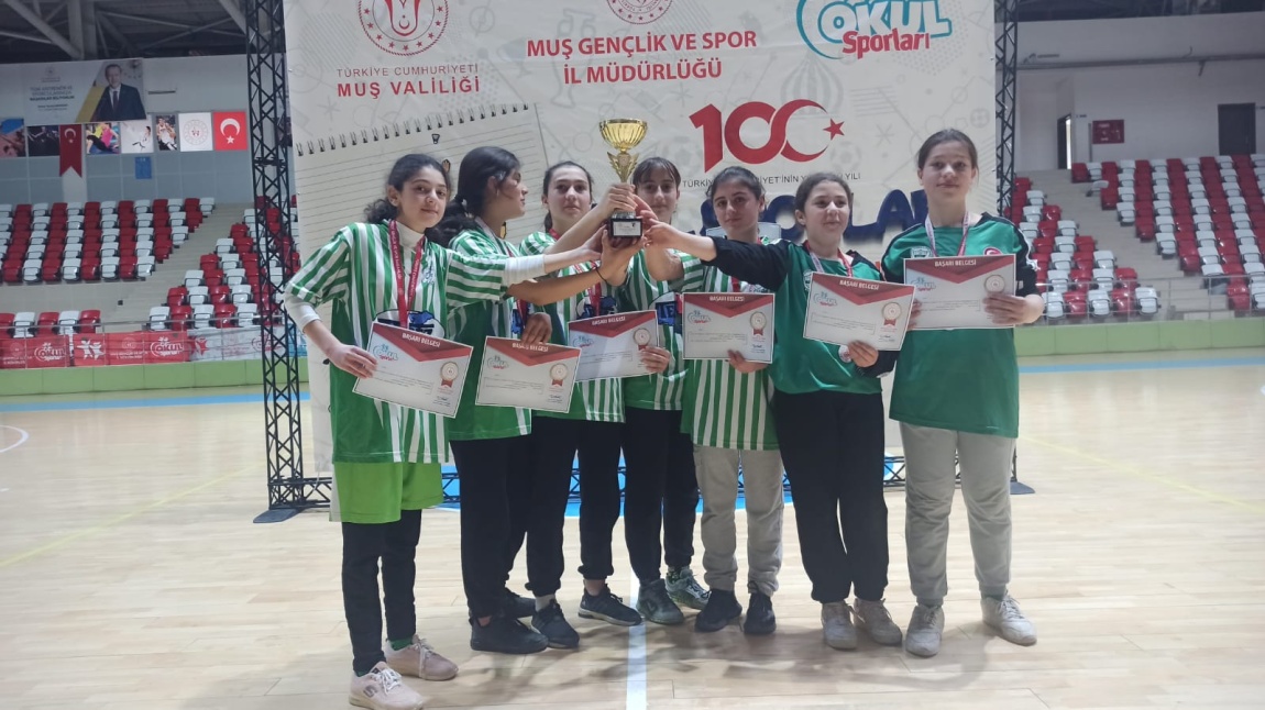 Kız Öğrencilerimiz Futsalda İl Birinciliği Getirdi